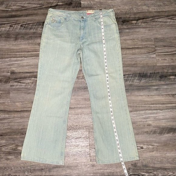 The Original Arizona Women’s Light Blue Denim Jeans Plus Size 16 NWT - Picture 7 of 11